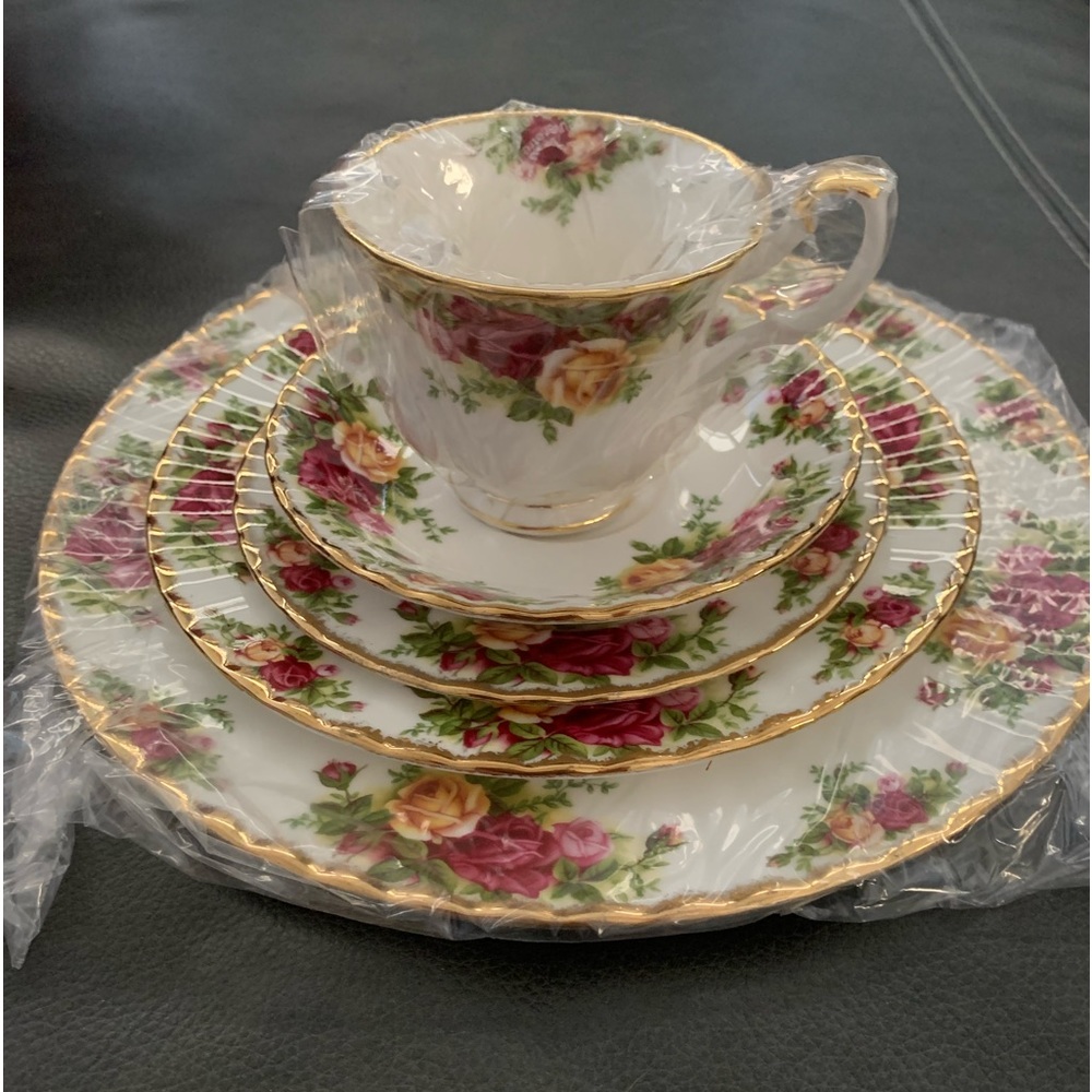 Royal Albert Old Country Roses bone china place setting, brand new, never used